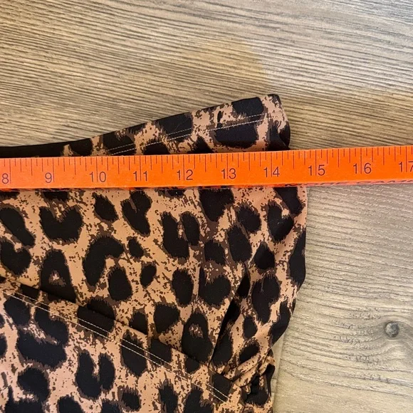 HALARA Leopard Print Ruched Mini Skirt in Beige and Black - Picture 11 of 16